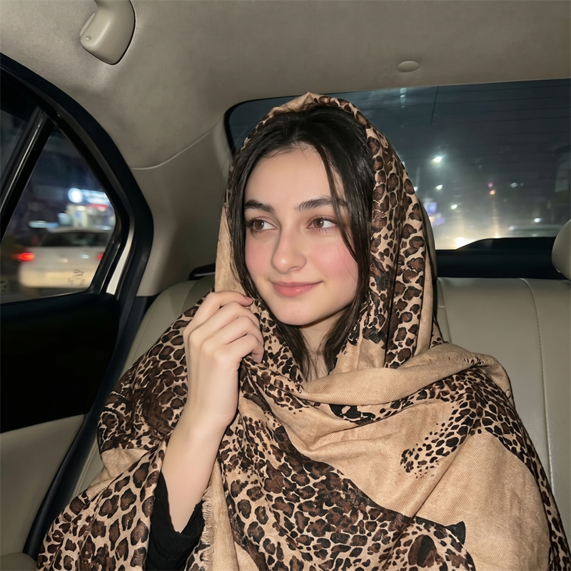 Vintage Fashion For Women - Vintage Hijab und Kopftuch mit Leopardenmuster